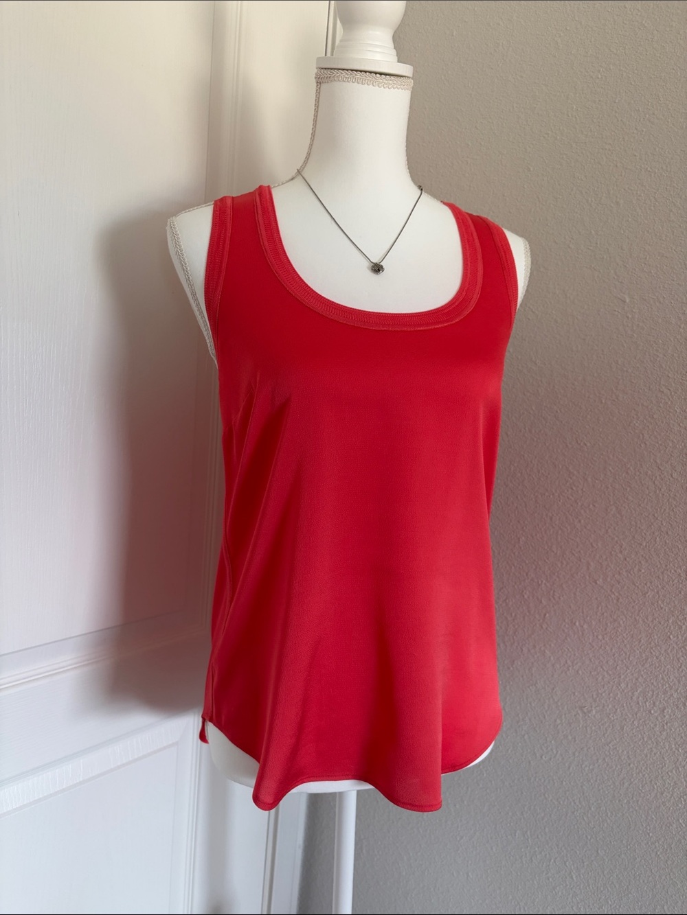 Red Women's Scoop Neck Tank Top - Banana Republic